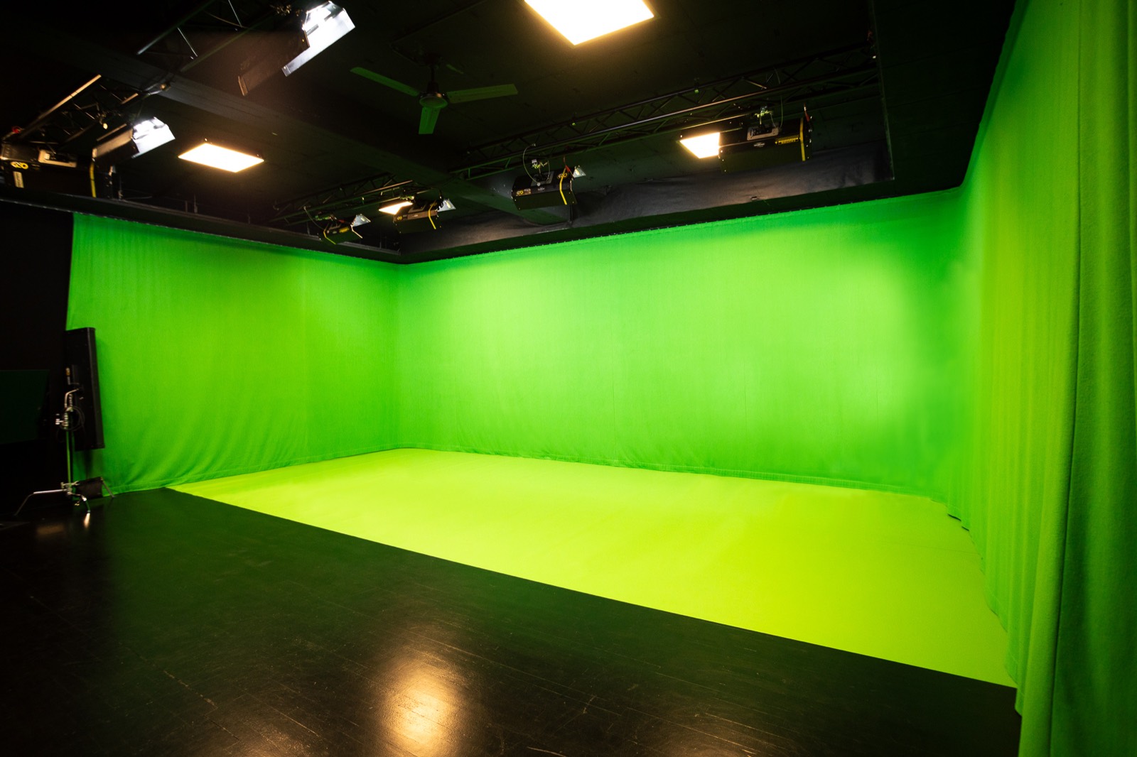 Studio 2 · Greenscreen